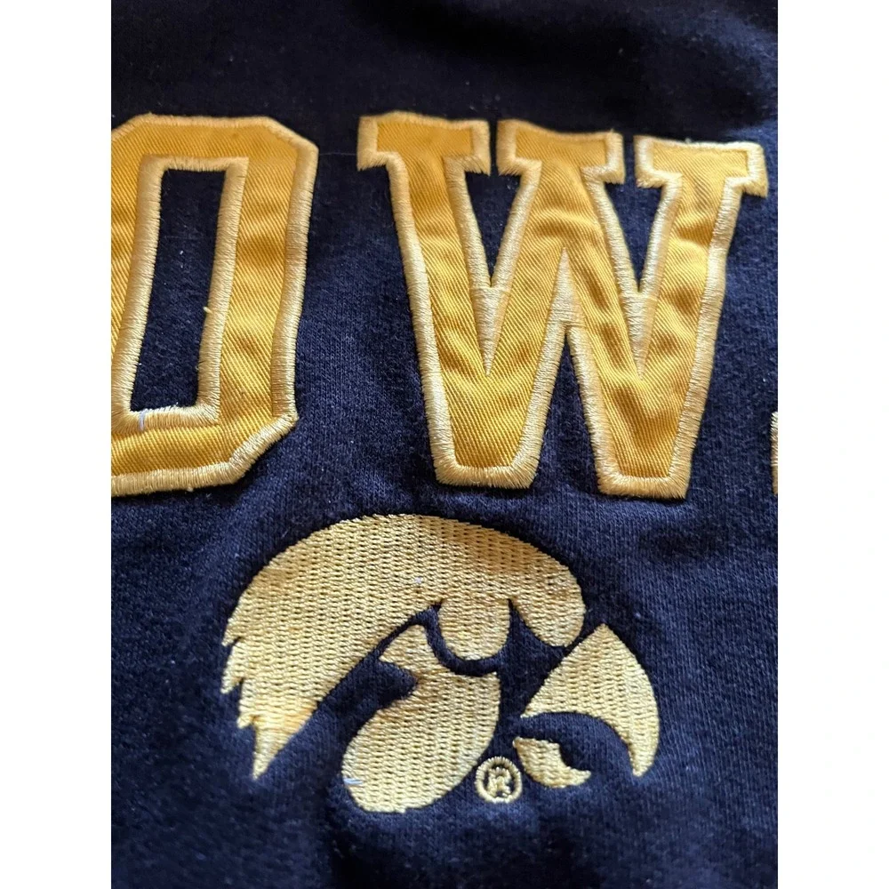 Nike Team Iowa Hawkeyes Hoodie Kids XL Black Gold Pullover Sweatshirt NCAA